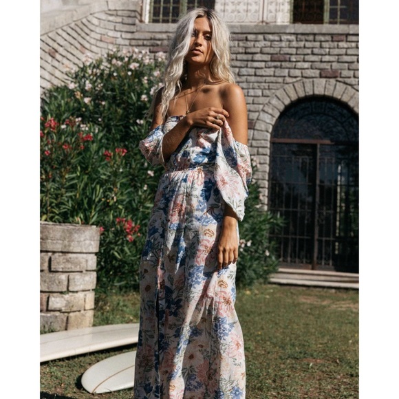 Billabong Dresses & Skirts - Billabong Dreamy Floral Maxi Dress